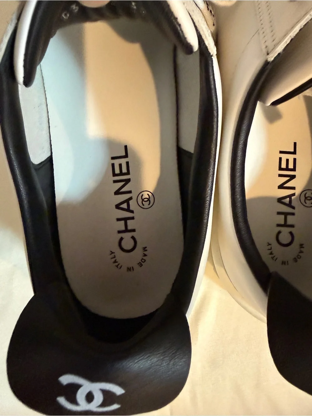 CHANEL White Leather Weekender Tennis Sneakers